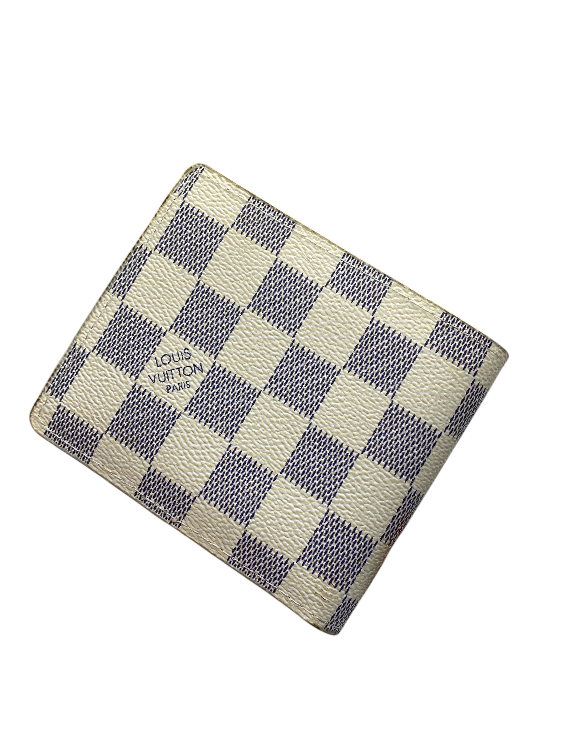 Branded short wal