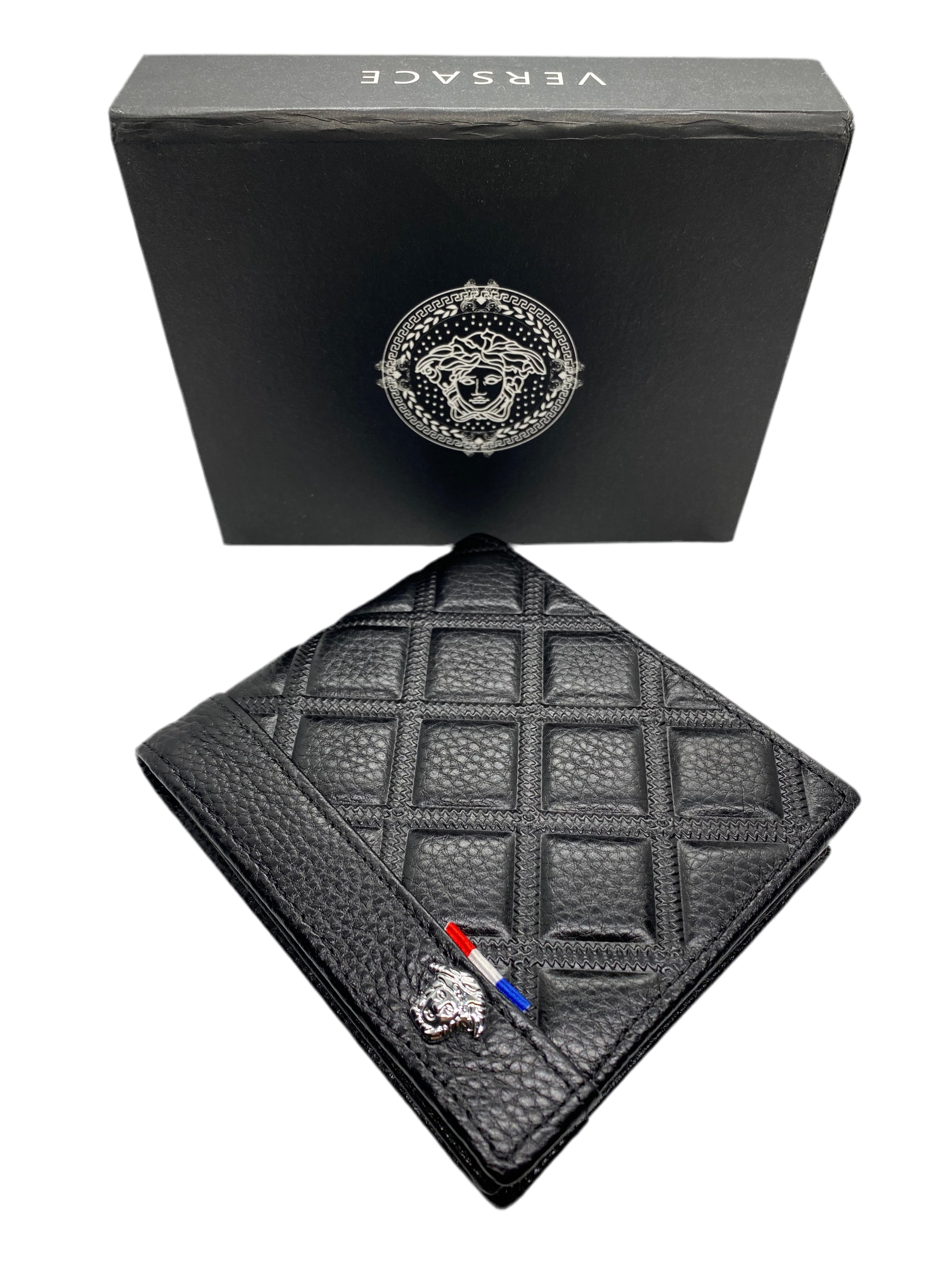 Branded short wal